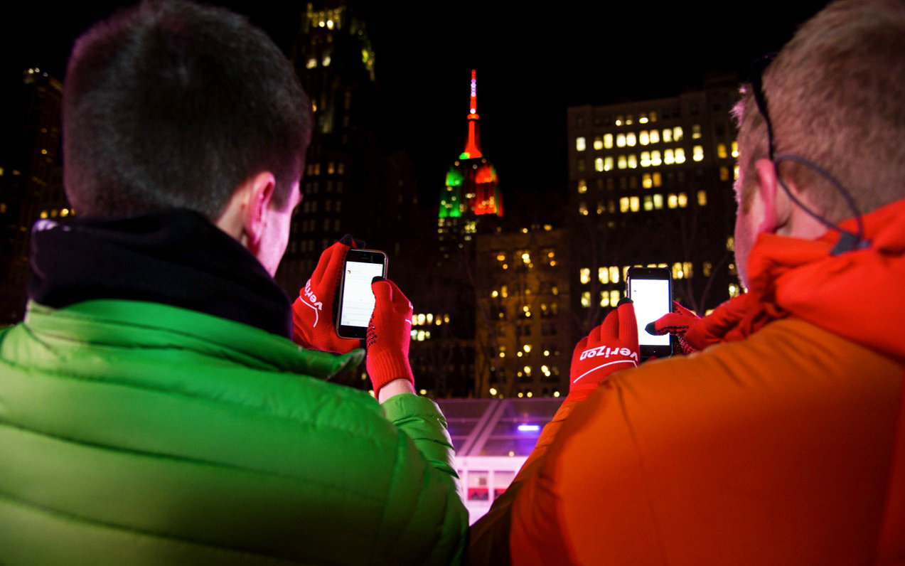 verizon-shines-with-a-social-media-driven-light-show-event-marketer