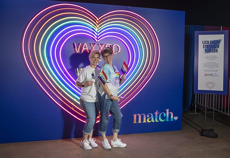 Match Pride 2021_two women rainbow heart photo op