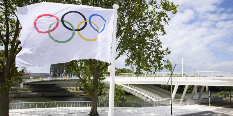 Chantier du village Olympique à Saint-Denis (93) le 12 juin 2024 paris-olympics-village-olympic-flag