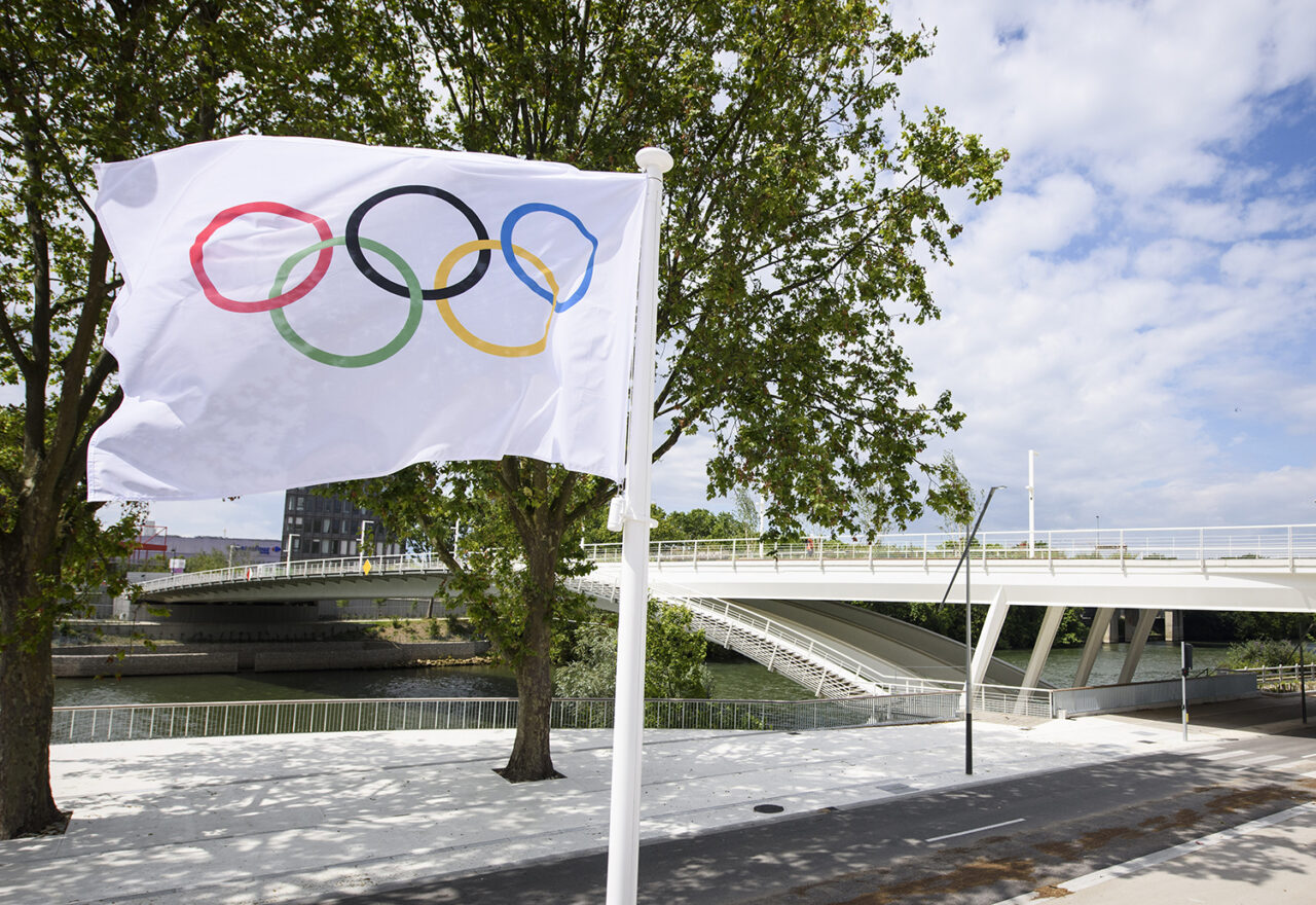 Chantier du village Olympique à Saint-Denis (93) le 12 juin 2024 paris-olympics-village-olympic-flag